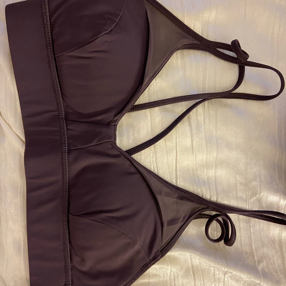 Lululemon sports bra